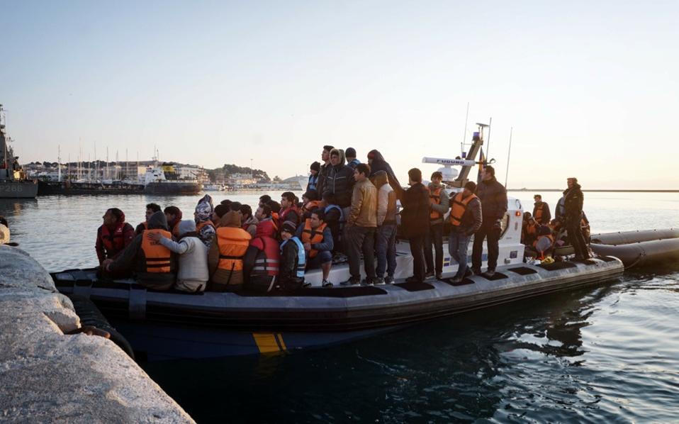 Αποτέλεσμα εικόνας για Cyprus police: boat with 83 migrants aboard towed to harbor
