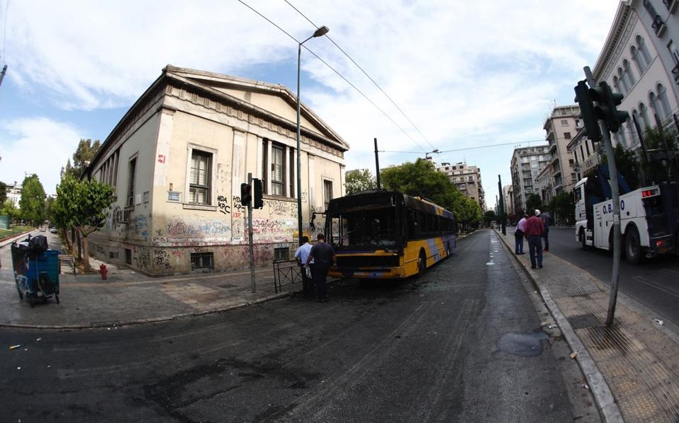 Athens transport at mercy of vandals - Kathimerini