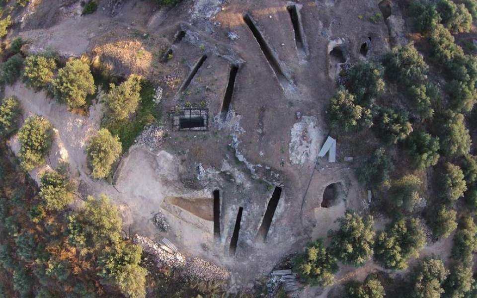 Intact tomb unearthed in Nemea