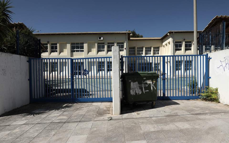 Greece delays school reopening plans after Covid-19 infections rise | Kathimerini
