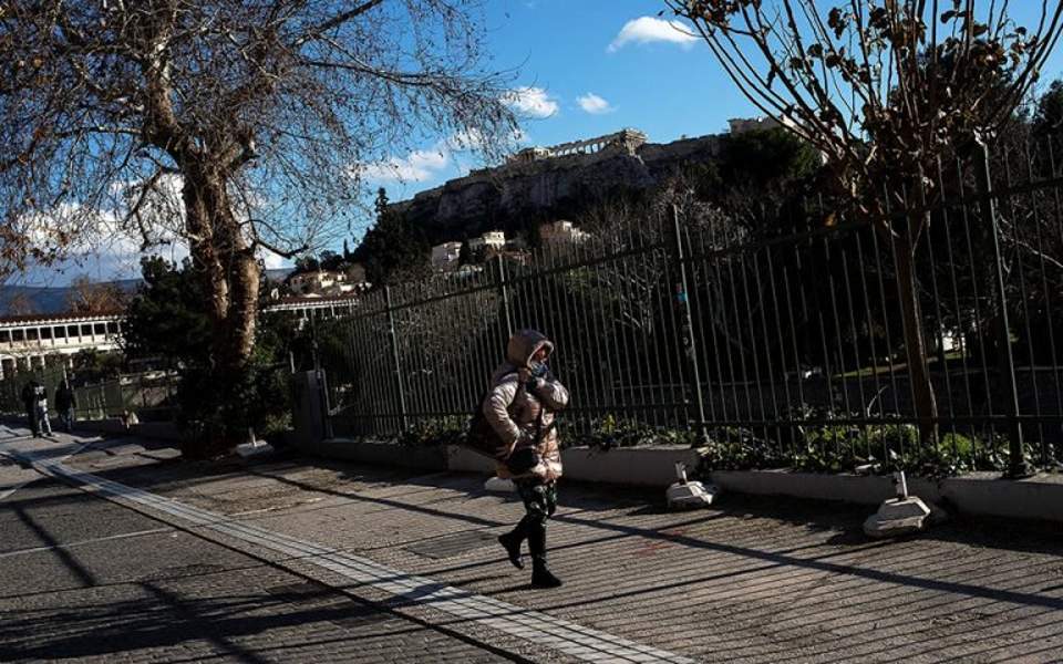 Greece imposes earlier curfew, closes stores on weekends to stem infection rate | Kathimerini