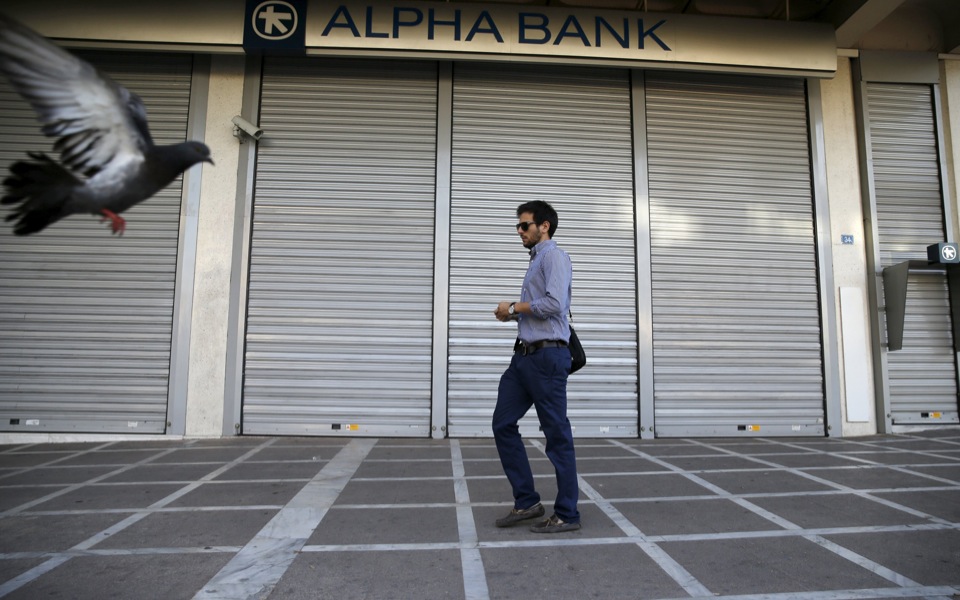Deposits trickling, not flooding back into Greek banks – sources