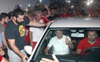 Argentine Cambiasso completes Olympiakos move