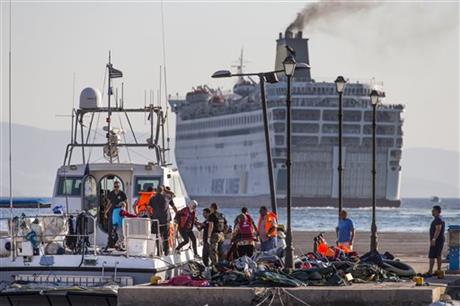 Greek coast guard rescues hundreds off Aegean islands