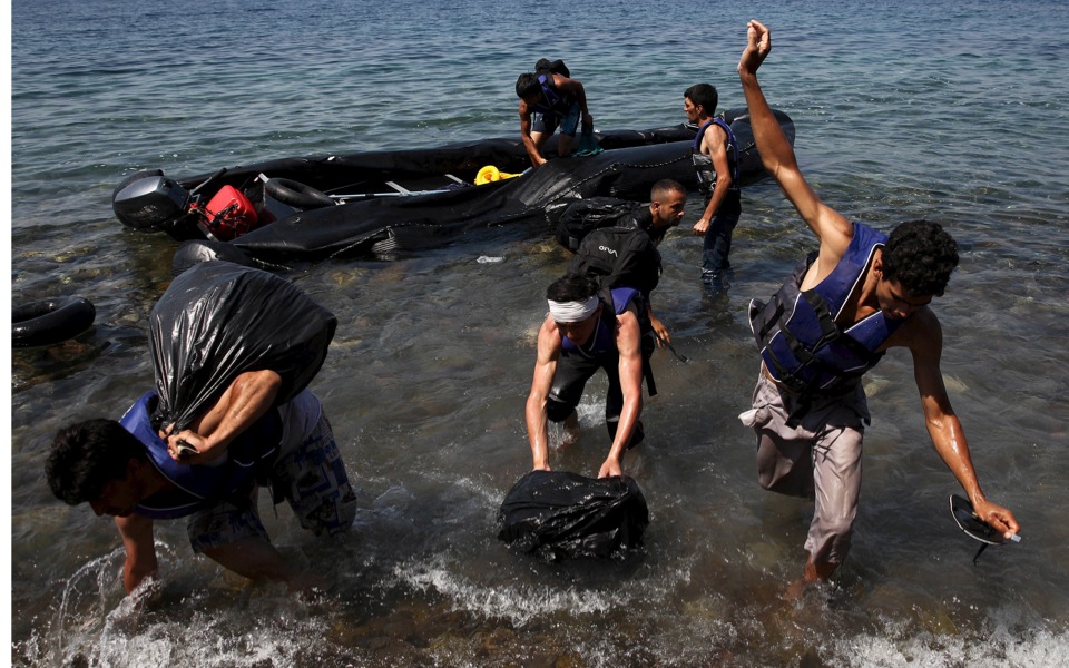 Migrant crisis overwhelms Greek government