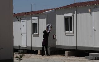 Park refugees moved to center at Elaionas