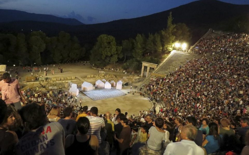 Economic crisis proves no tragedy for Greek theater