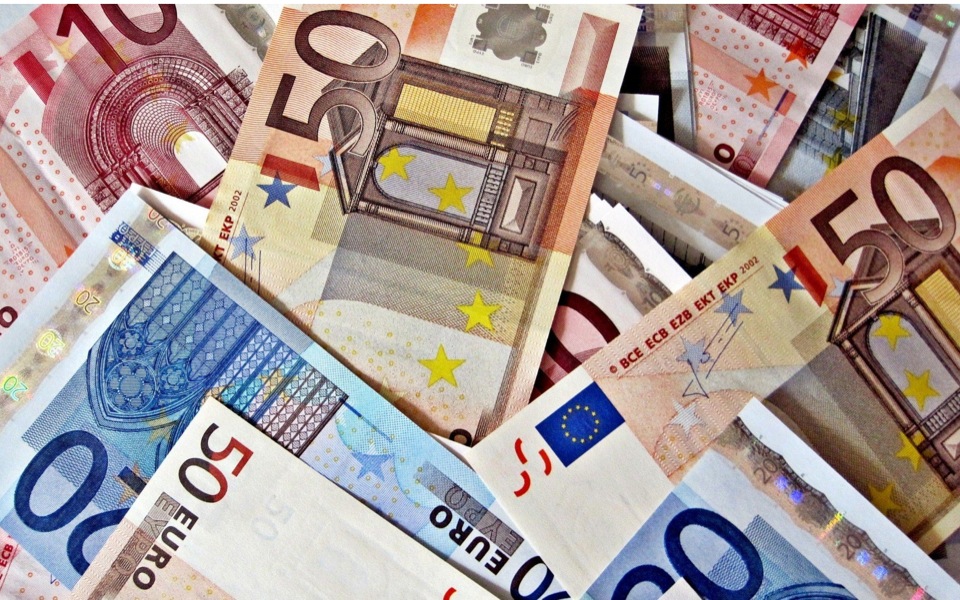 Greece raises 500 mln euros through bond reopening