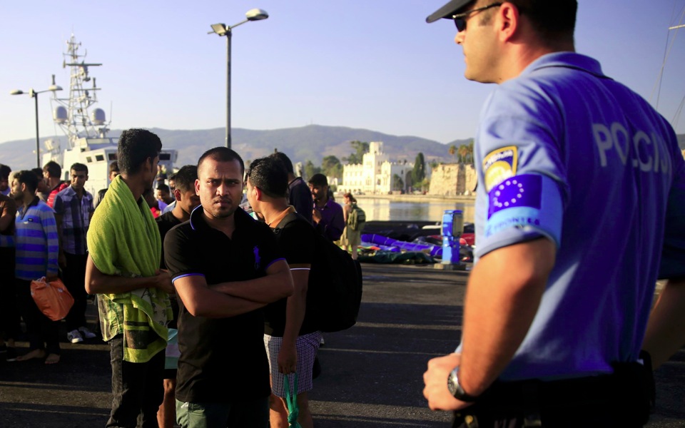 Frontex to boost patrols in Aegean to halt migrants