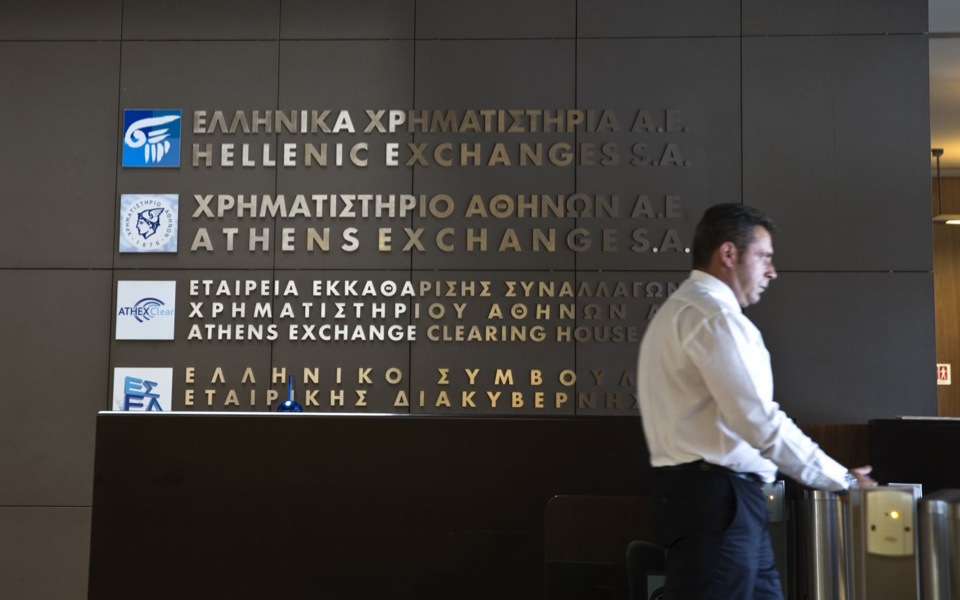 Greek stocks up despite sliding banks