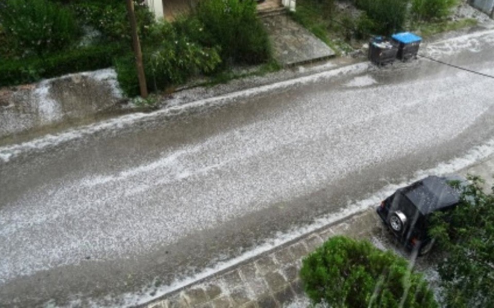 Hailstorm takes Ioannina residents by surprise