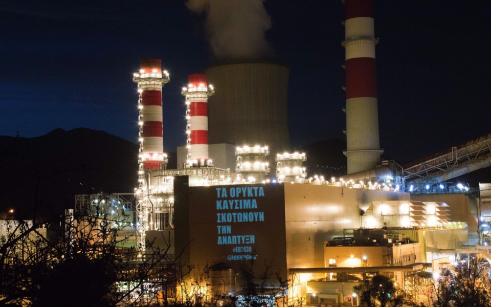 Greece aims to halve CO2 emissions at power plants by 2020