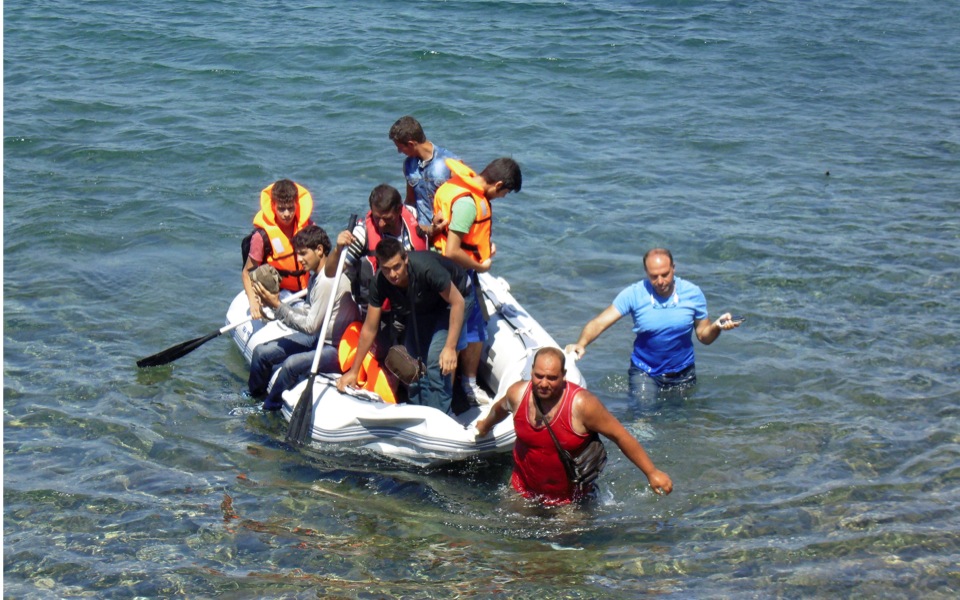 Constant flow of refugees proves overwhelming for Aegean islands