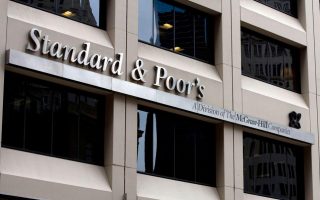 S&P upgrades Greece’s rating and outlook
