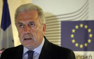 Walls and violence will not solve migrant crisis, says Avramopoulos