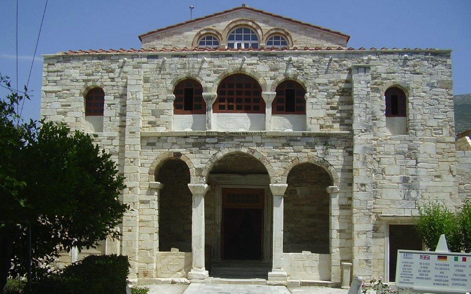 Police on Paros nab man suspected of church, monastery robberies