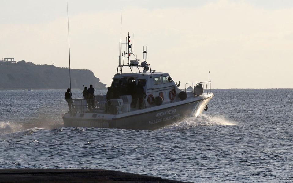 Coast guard, ferry rescue 61 migrants off Lesvos