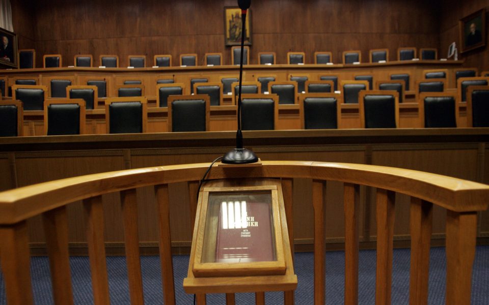 Top Greek courts are without presidents