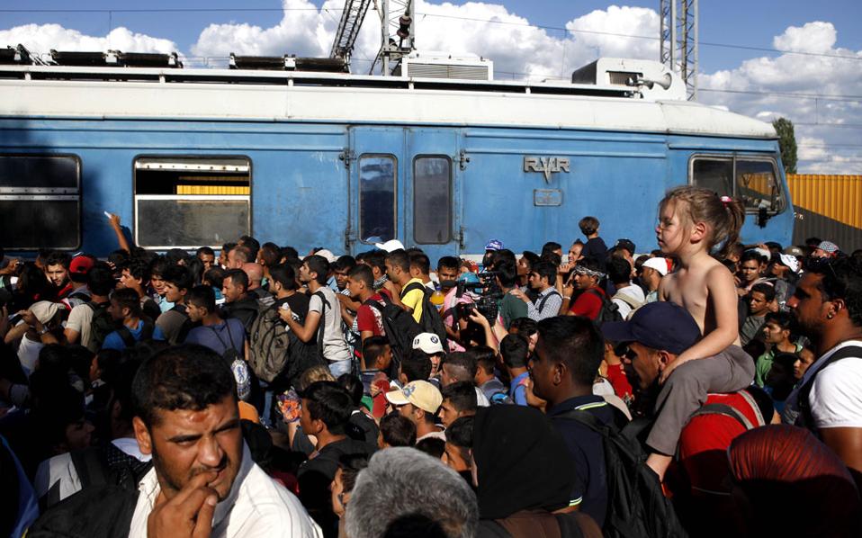 Some 7,600 migrants enter FYROM from Greece in 24 hours