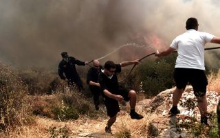 Firefighters battle blaze in Crete