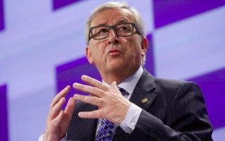 Tsipras to meet Juncker on sidelines of refugee summit in Brussels