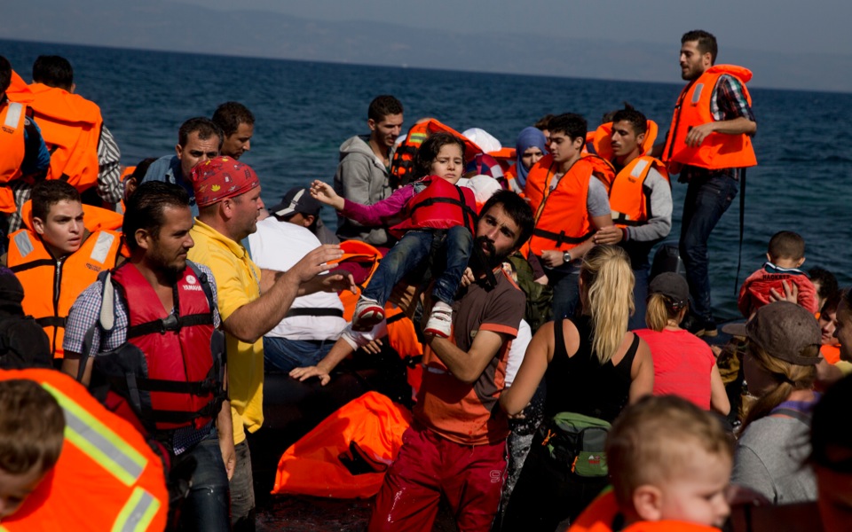 Coast guard rescues 144 refugees off Lesvos