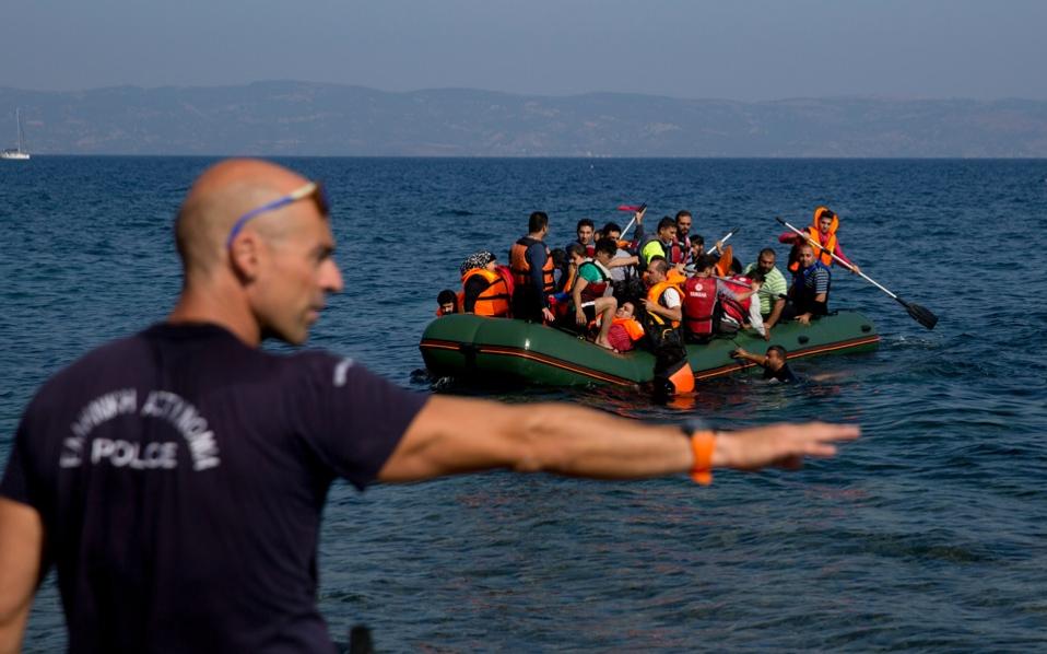 Island coast guards, port authorities to meet with minister over refugee crisis