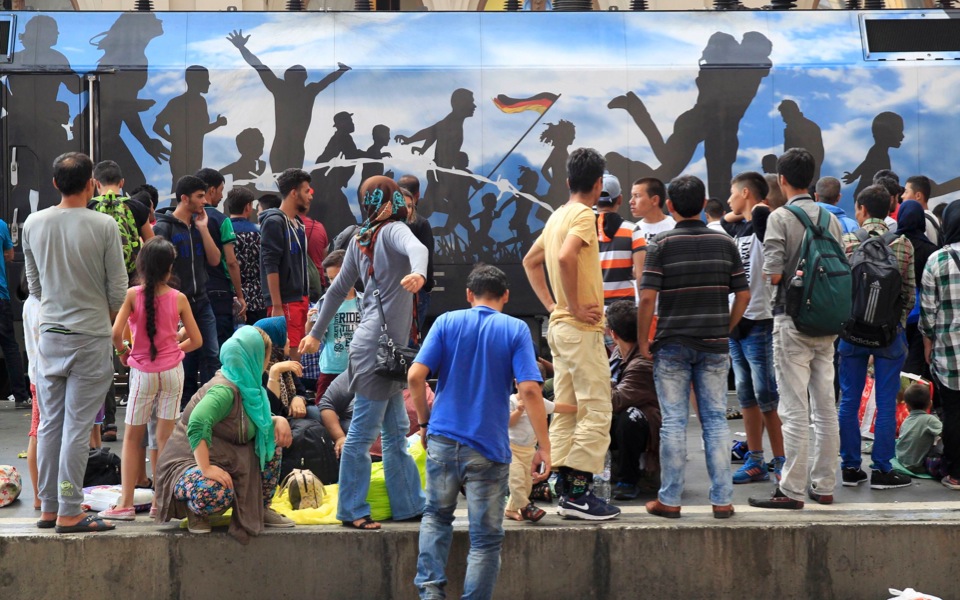 Hungary clashes with Germany over responsibility for refugees