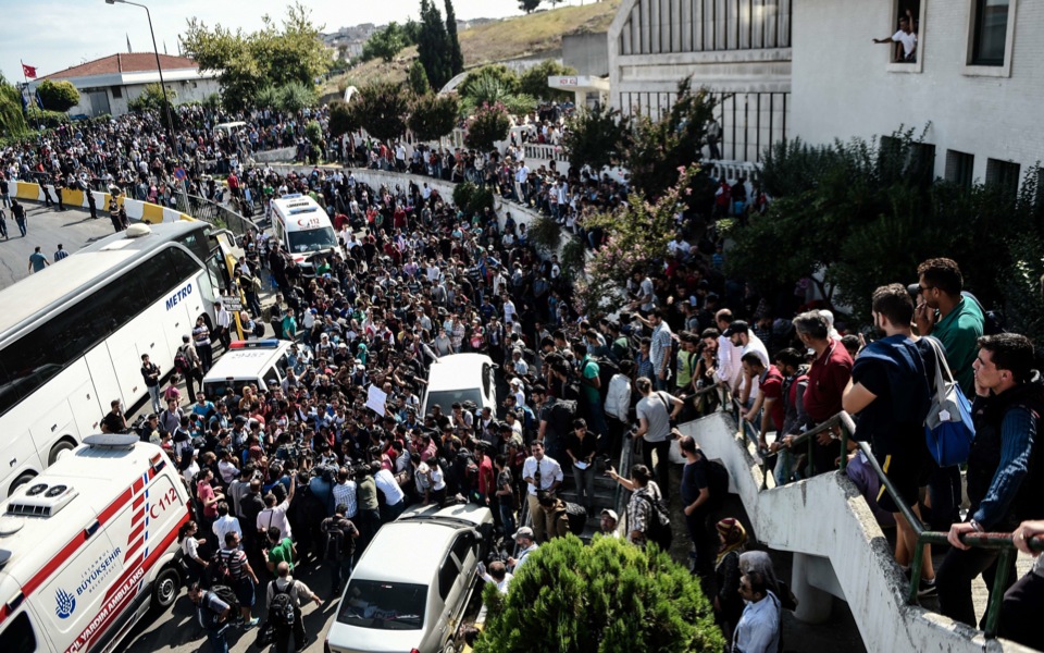 After refugee drownings, focus shifts to Greek-Turkish land border