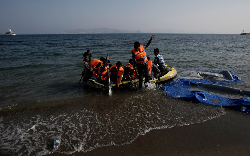 Refugees arrive in Piraeus on catamaran
