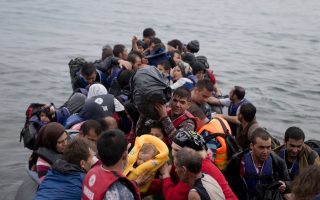 About 1,200 refugees arrive in Lesvos on Thursday morning