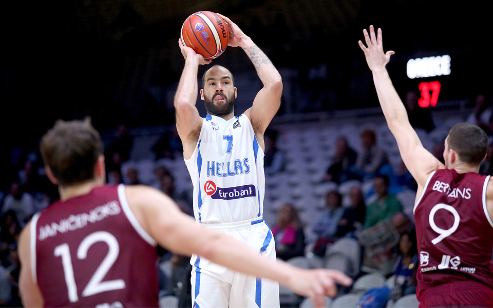 Greece comes back to beat Latvia in Spanoulis’s last game