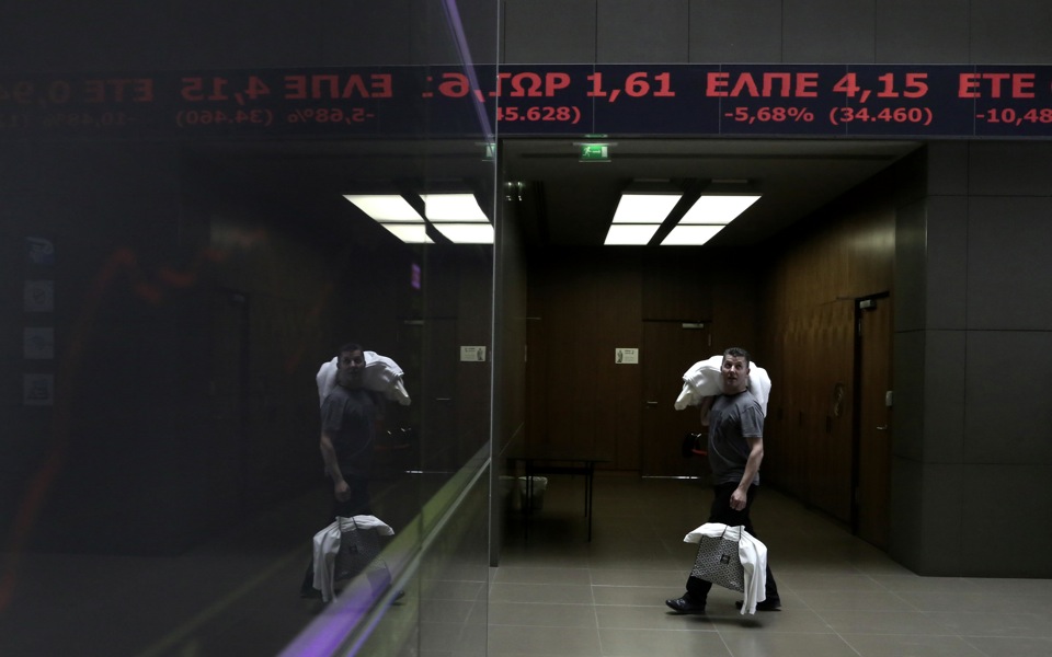 ATHEX: Bank stocks drop 8 percent for a third day