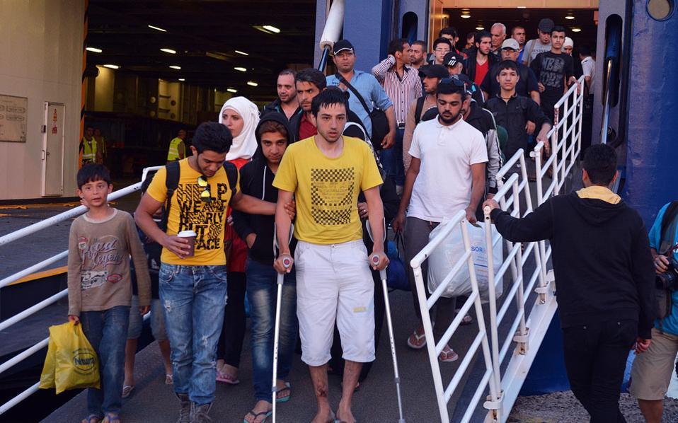 Group of 115 refugees to be moved from Alonissos to Volos