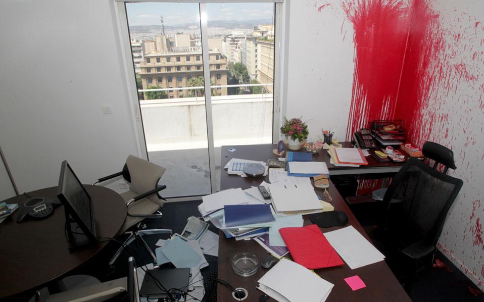 Four arrested over vandalism at privatization fund offices