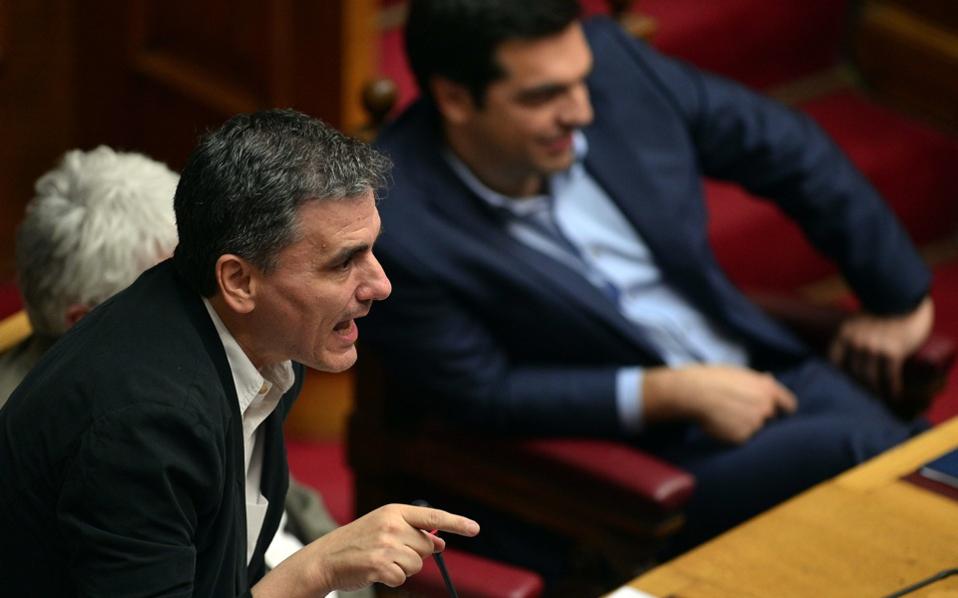Tsipras to back bailout with Tsakalotos as finance minister