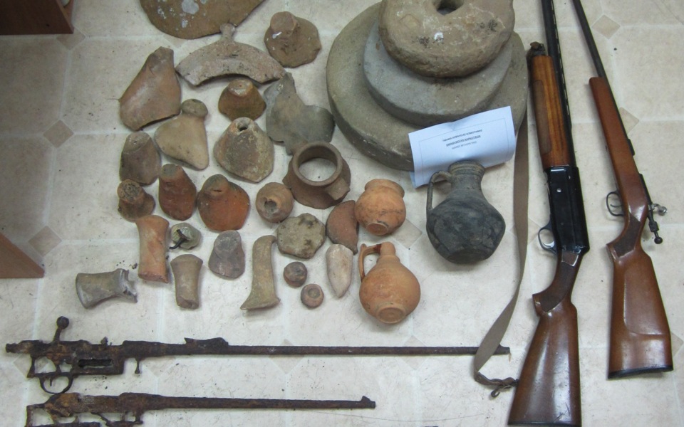 Police discover illegal artifacts, weapons in northern Greece home raid