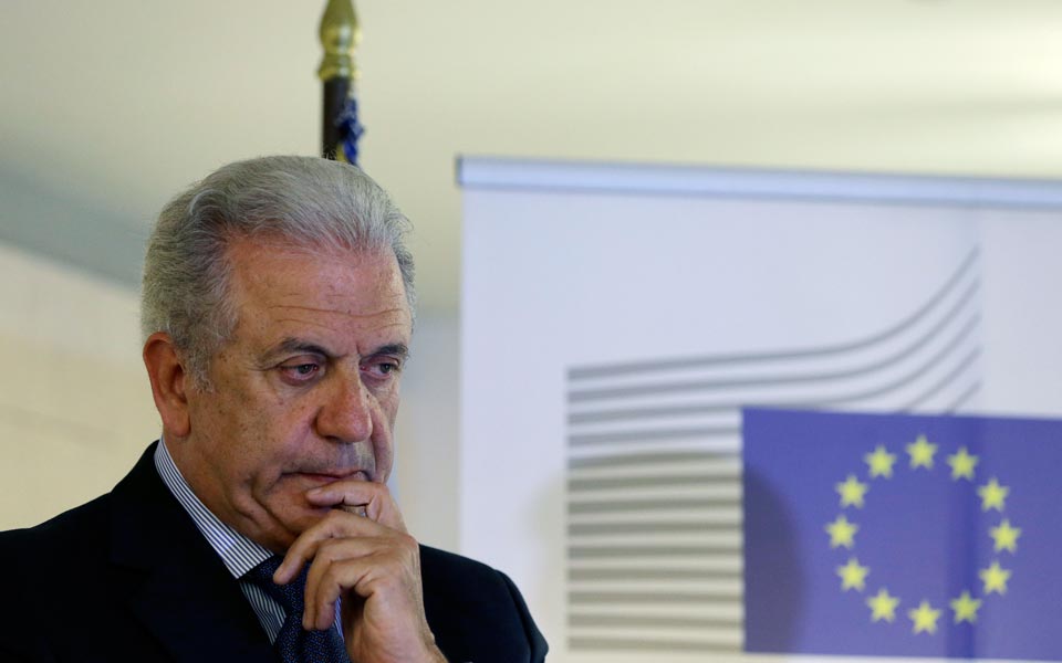 European Commissioner Avramopoulos visits Lesvos after drownings