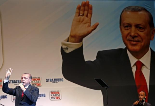 Erdogan mocks EU migrant efforts on eve of visit