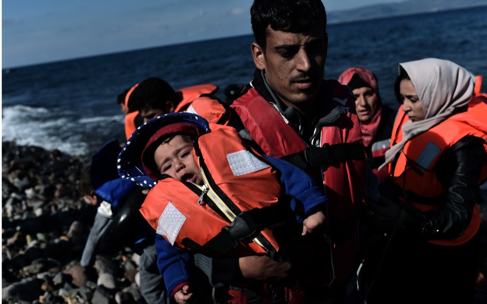 Coast guard seeks dozens of migrants off Lesvos after wreck