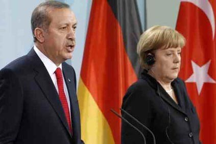 As Merkel, Erdogan discuss refugee crisis, more die in Aegean