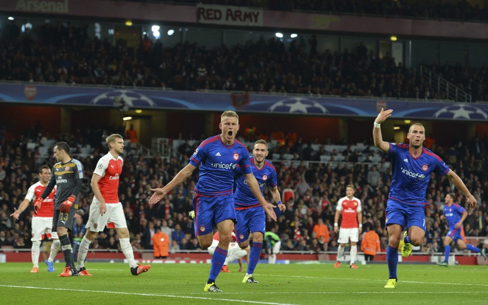 Olympiakos stuns Arsenal in London on an historic night