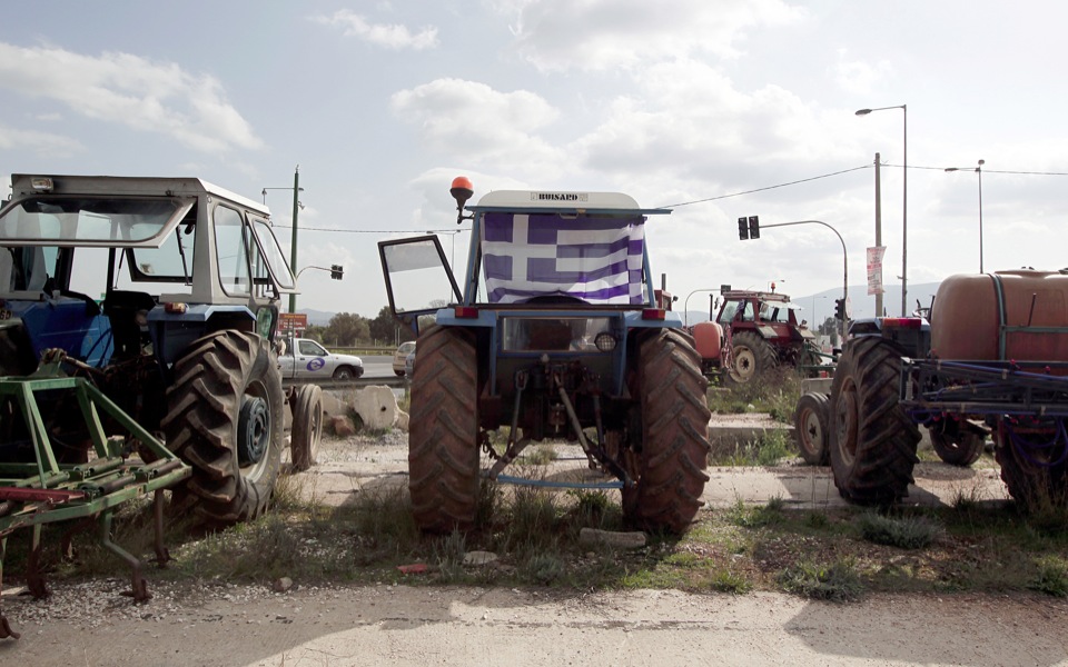 Farmers line up tractors along Egnatia Highway
