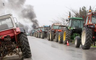 Nine in 10 Greek farmers declared incomes below 5,000 euros in 2014, ministry says