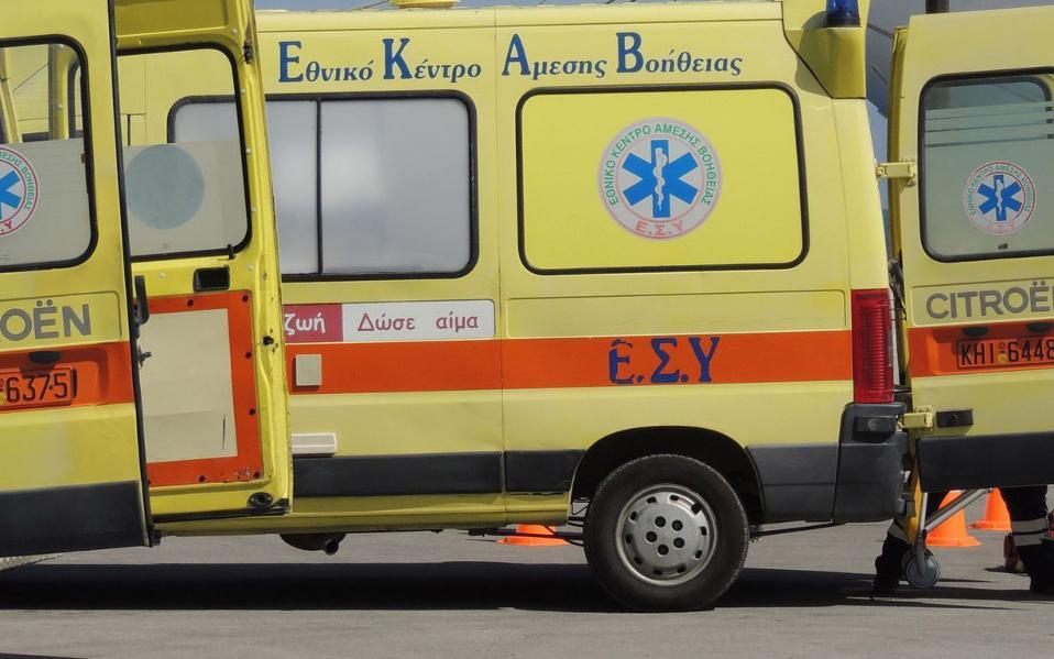 Lesvos ambulance workers protest lack of help
