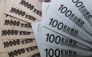 Euro falls toward six-month low as Yen gains after Paris attacks