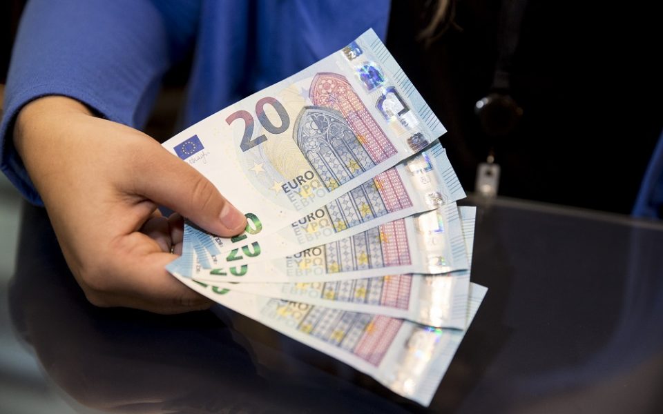 Euro heads for biggest monthly loss since March on ECB outlook
