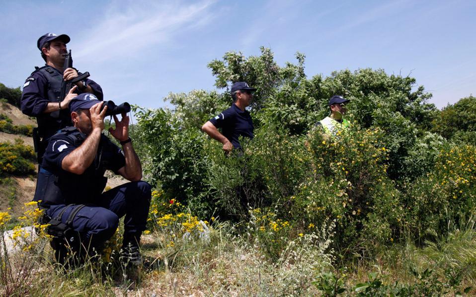 Greek police come under fire at border