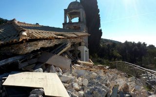 Strong quake strikes Lefkada, killing two