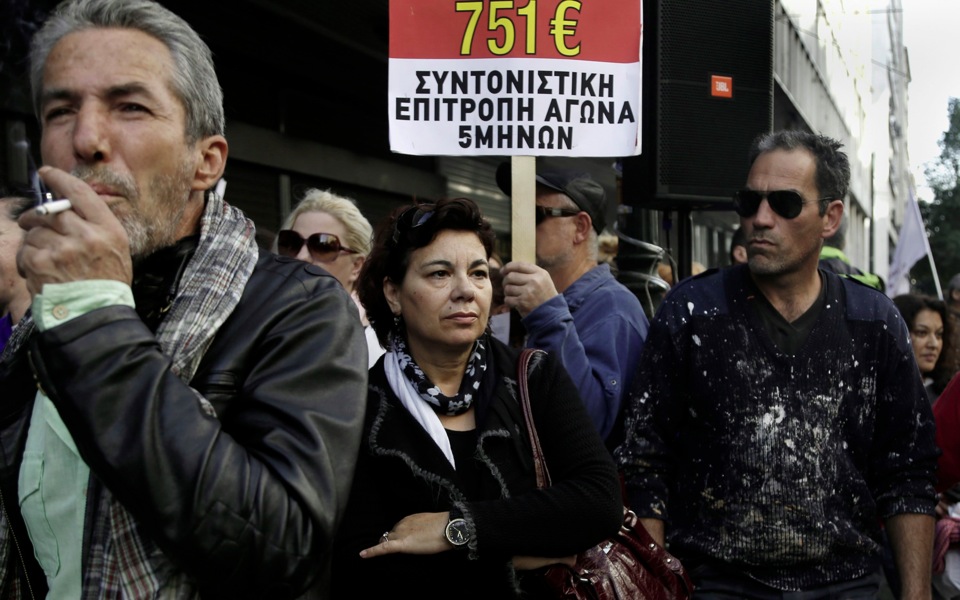 Greek government lawmakers break ranks ahead of reforms vote